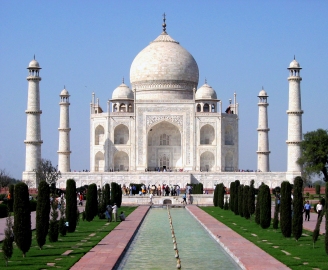 Taj Mahal - Fuente: http://upload.wikimedia.org/wikipedia/commons/c/c8/Taj_Mahal_in_March_2004.jpg. 