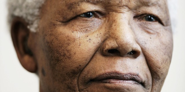 Nelson Mandela - Fuente: http://i.huffpost.com/gen/1501205/thumbs/o-NELSON-MANDELA-facebook.jpg