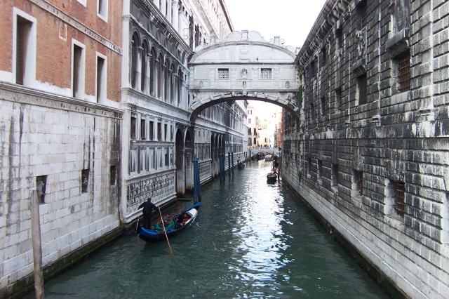 Puente de los Suspiros (Venezia) - Fuente: http://www.viajejet.com/wp-content/viajes/puente-de-los-suspiros-en-venecia.jpg. 